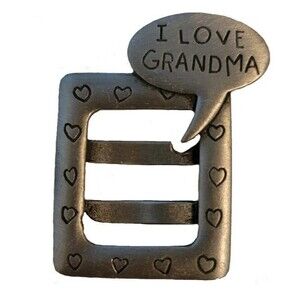 JJ Vintage “I Love Grandma” Pewter Picture Frame Brooch with Heart Details